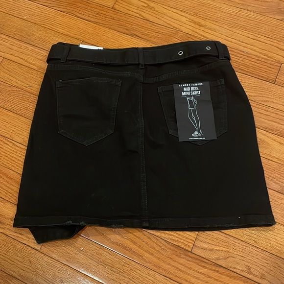 Almost Famous - Picture 4 of 6